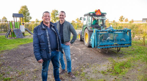Afbeelding Met je bloten voeten in het gras