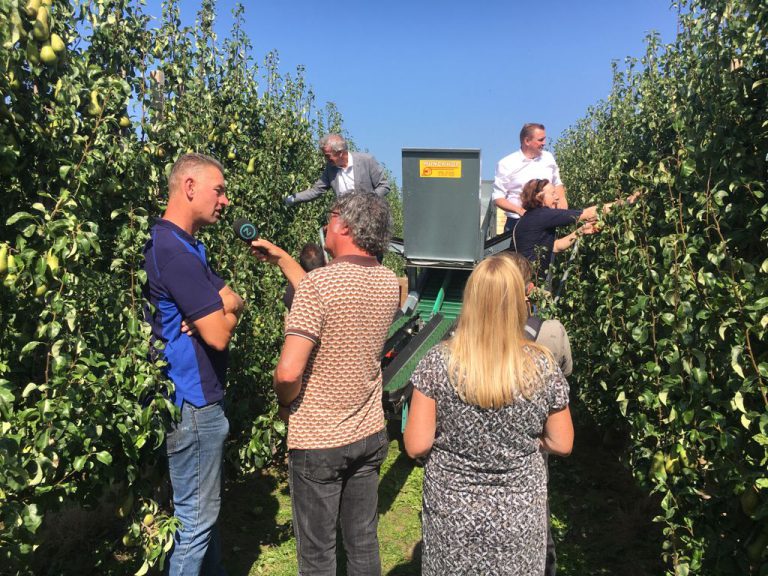 Afbeelding Burgemeesters ingelicht over de aanpak van ziekten en plagen in de fruitteelt