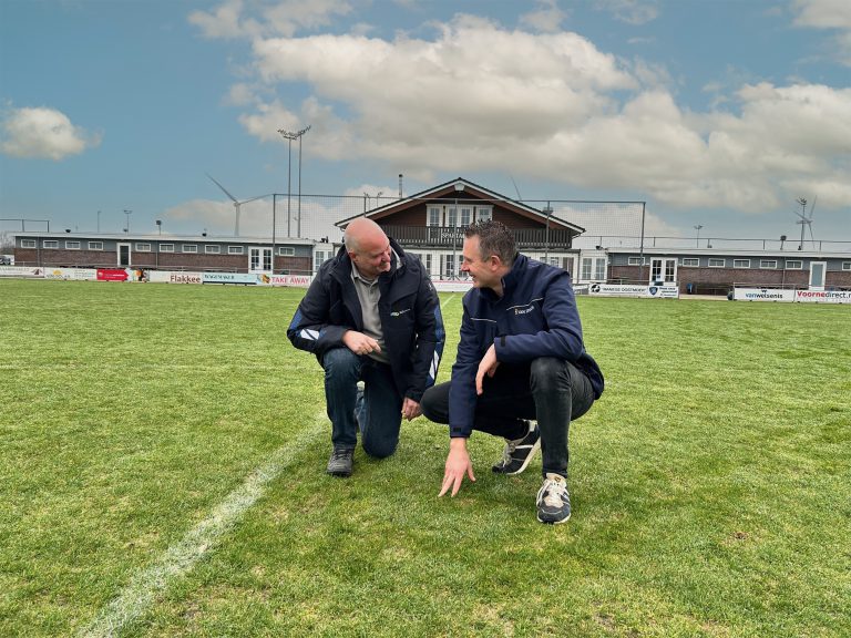 Afbeelding ”Als kijker en als sporter wil je het gras ruiken, dat is de beleving van natuurgras”